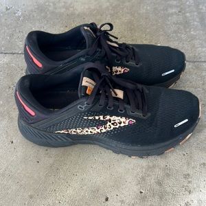 Women’s Brooks Adrenaline 22. Size 9.